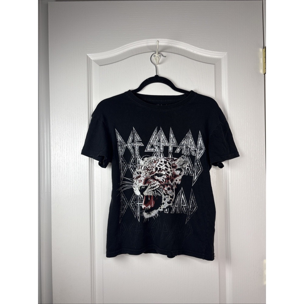 Def Leppard Band Tee Womens XS Black Leopard Graphic Faded Rock Concert T Shirt